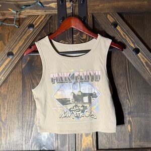 Pink Floyd “Live in New York City” ribbed crop tank in taupe.